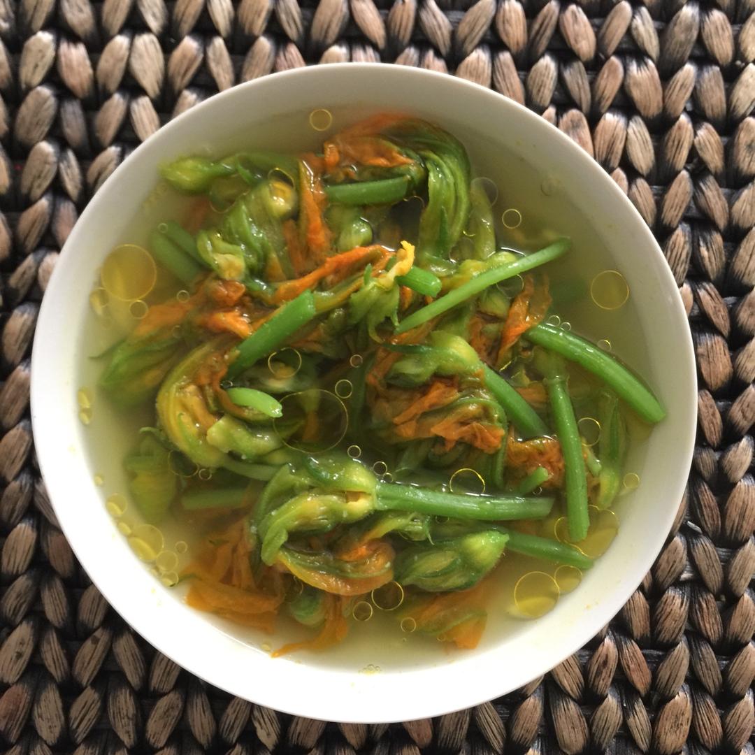 含有花香的清汤~南瓜花汤 • 圆满素食