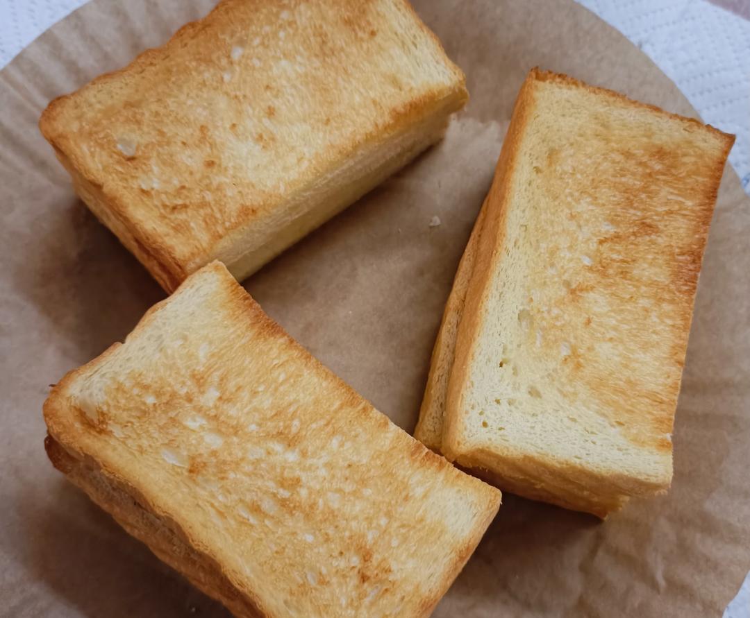 简易肉松沙拉三明治