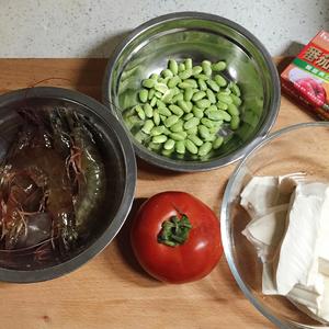 毛豆虾仁烩豆腐的做法 步骤1