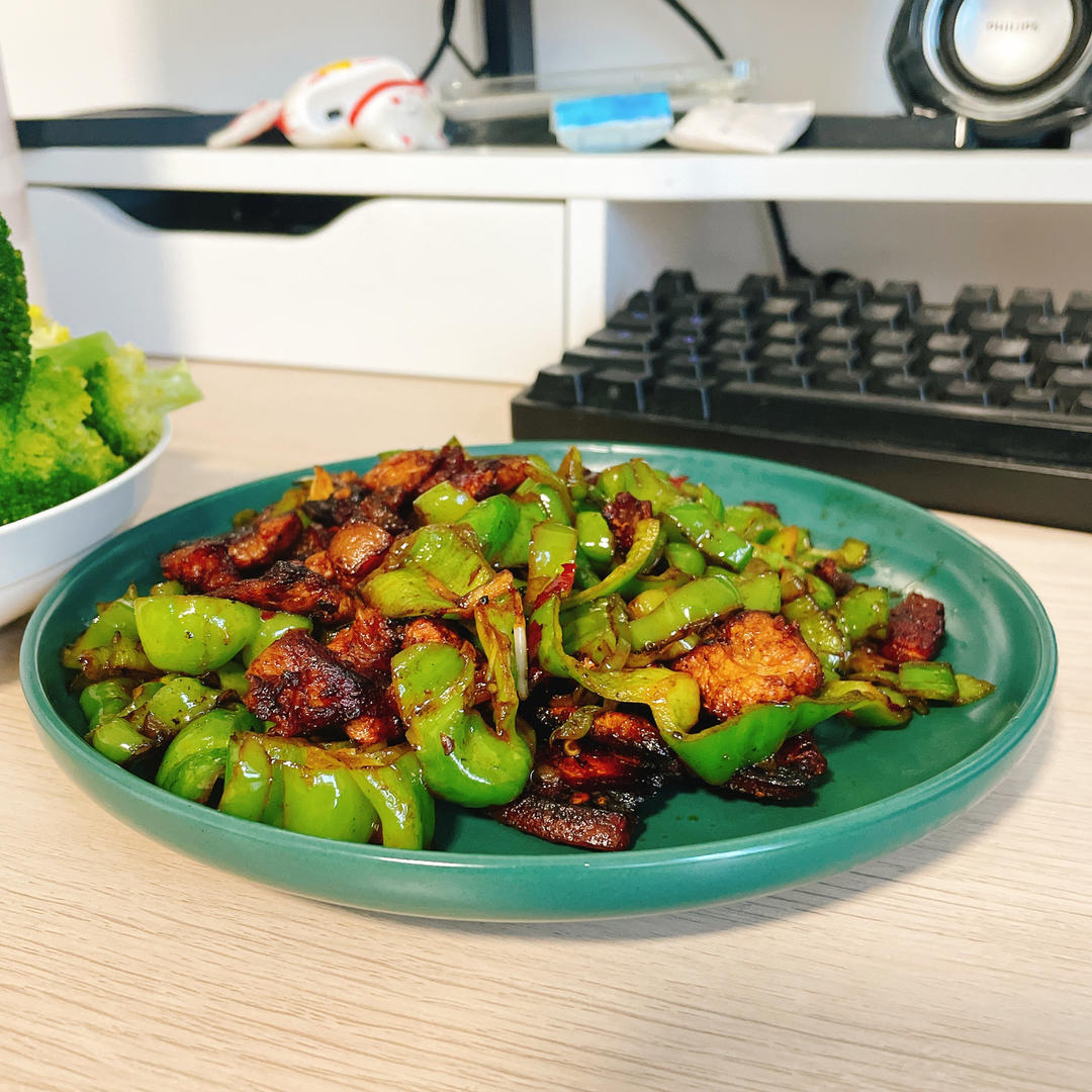 家庭版小炒肉，青椒五花肉，肥而不腻下饭菜，鲜辣香