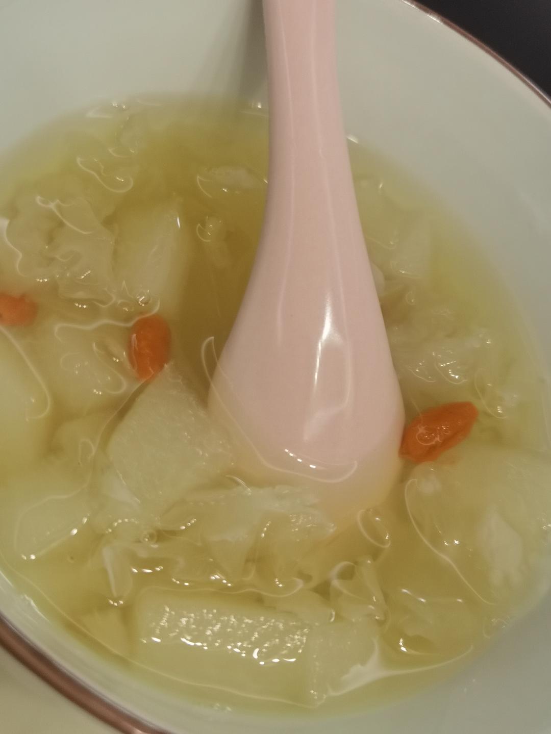 冰糖雪梨银耳汤