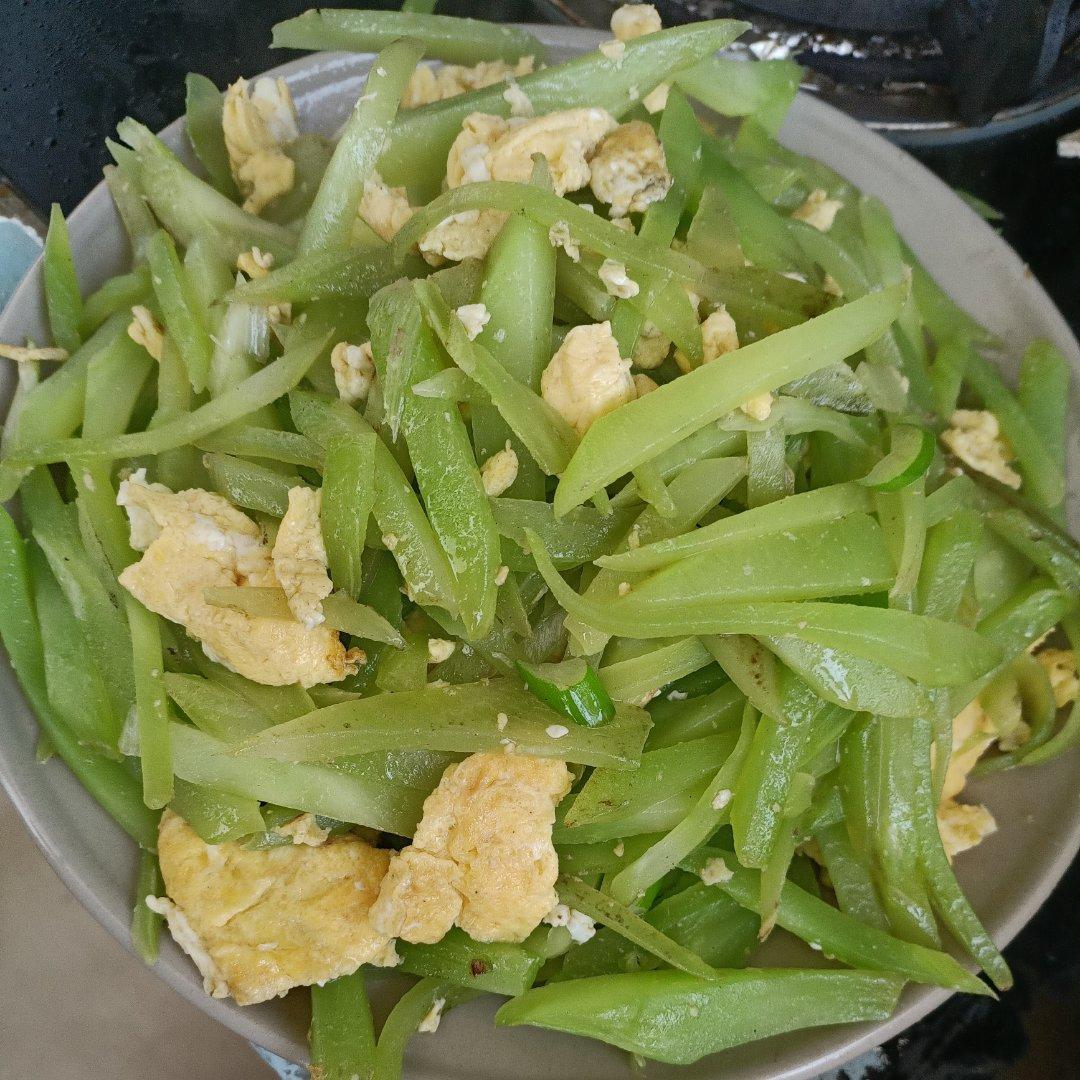 香脆爽口的双笋炒鸡蛋