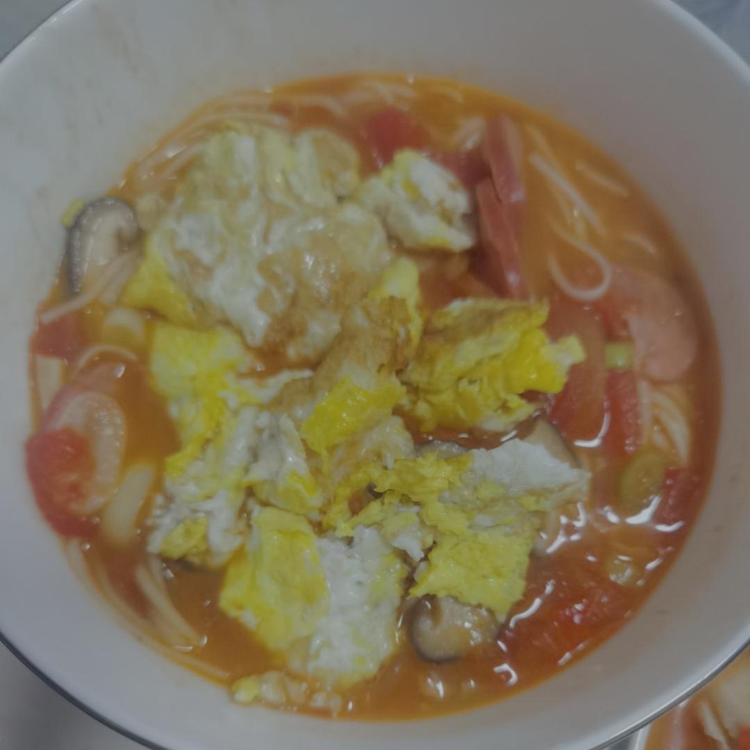 超美味浓郁汤汁番茄煎蛋面