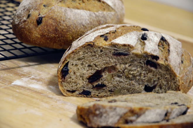 【面包食验】天然酵母蔓越莓核桃面包 Sourdough Cranberry & Walnuts Bread的做法