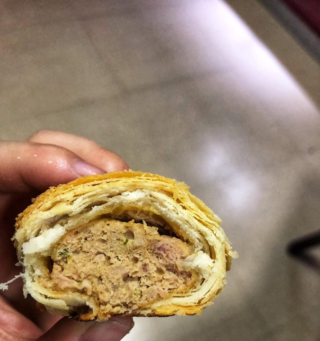 排四个小时队也买不到的鲜肉月饼，秘诀是放麻油！