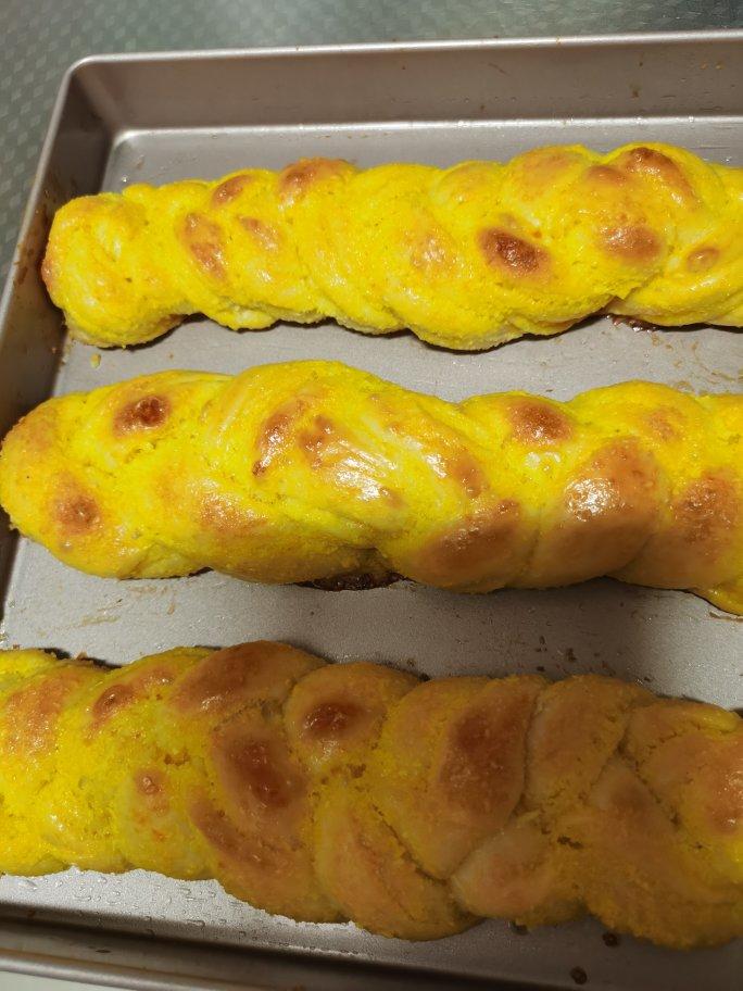 美饭团做的椰蓉辫子面包