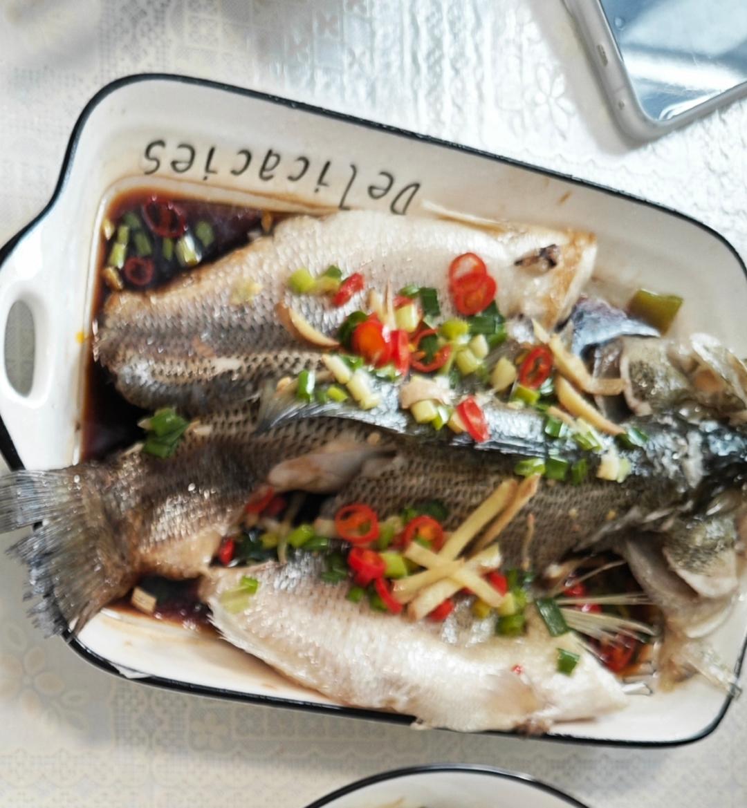 10分钟做 清蒸鲈鱼 （附切鱼图解）