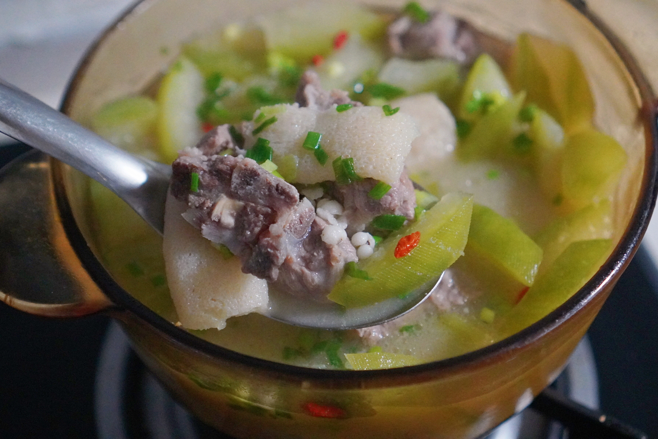 解暑祛湿 冬瓜薏米排骨汤的做法