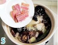 菌菇炖乳鸽的做法 步骤5