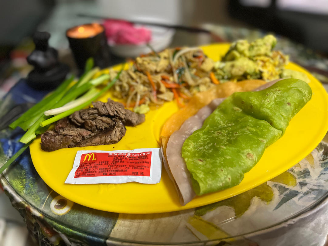 👩‍🍳春饼～薄如纸🌱             京酱牛肉🐂丝➕🈴️菜