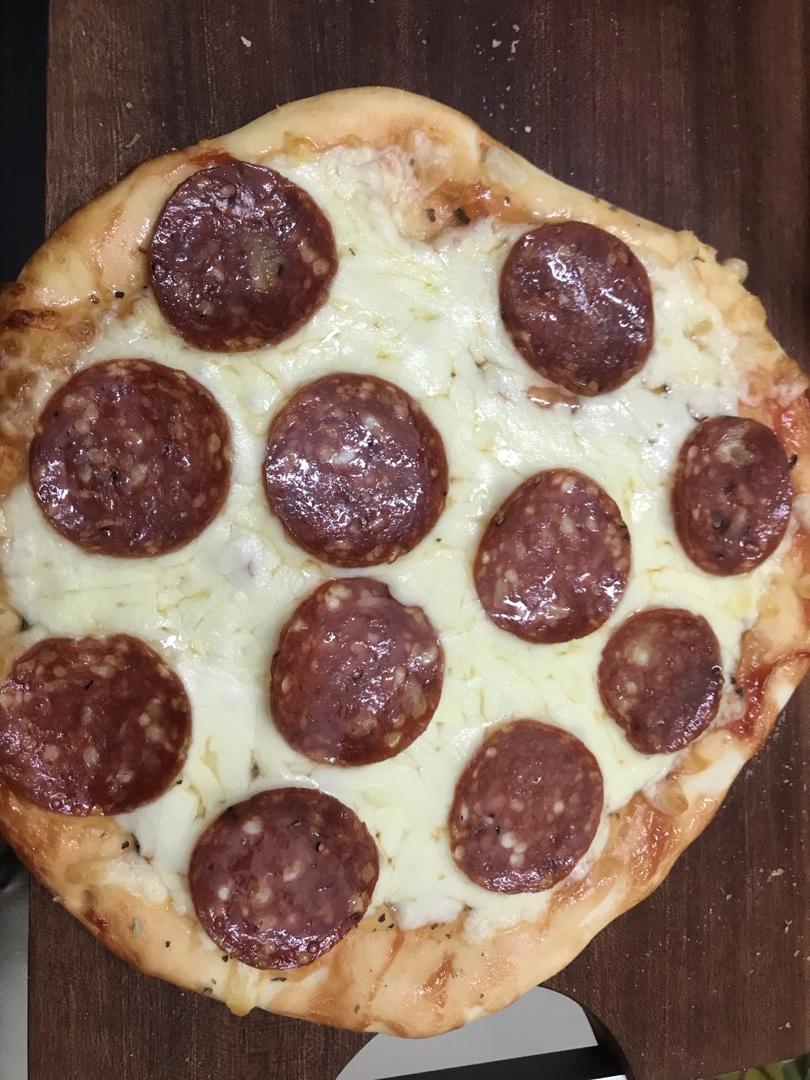 萨拉米薄底披萨 Salami Pizza