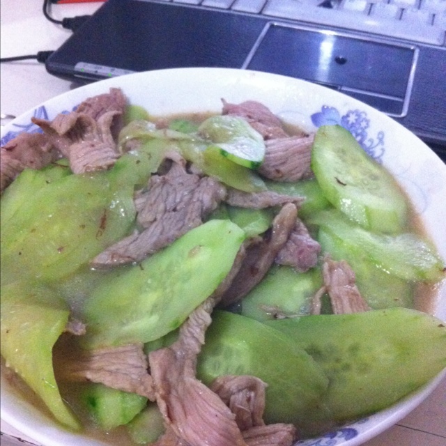 黄瓜炒肉片