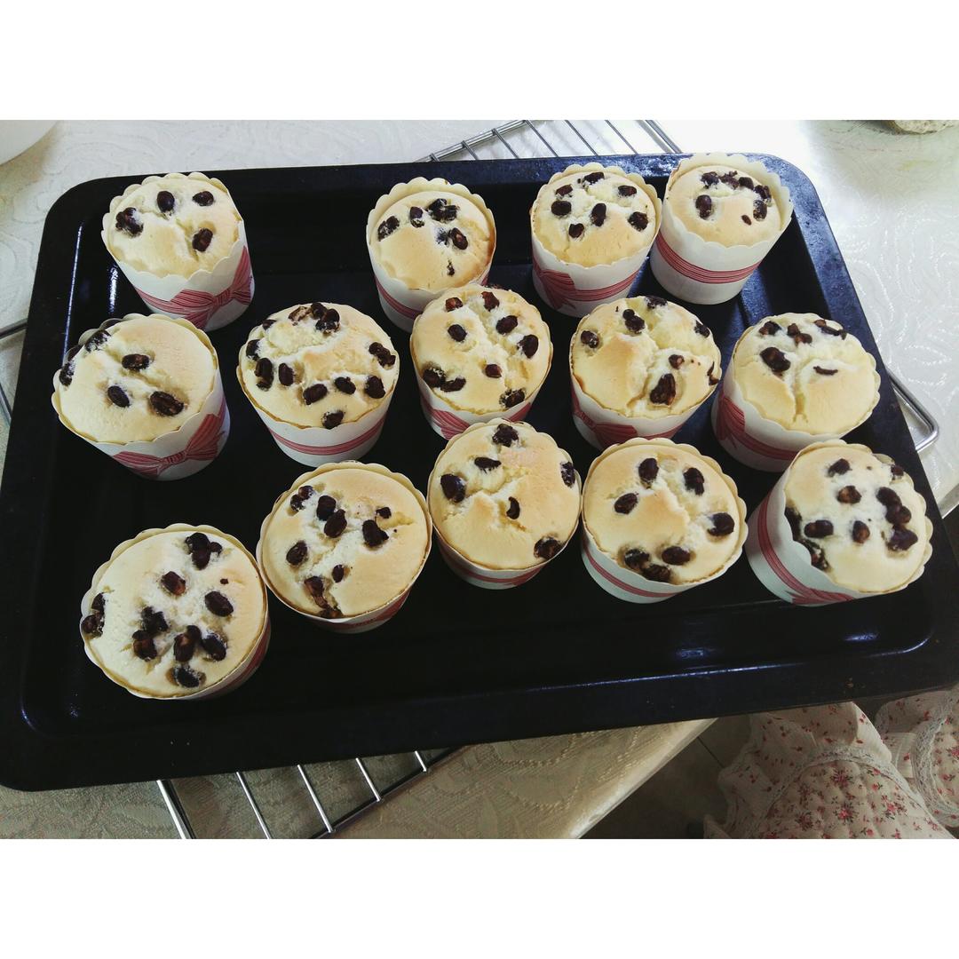 原味戚风纸杯蛋糕（烤箱做纸杯蛋糕）