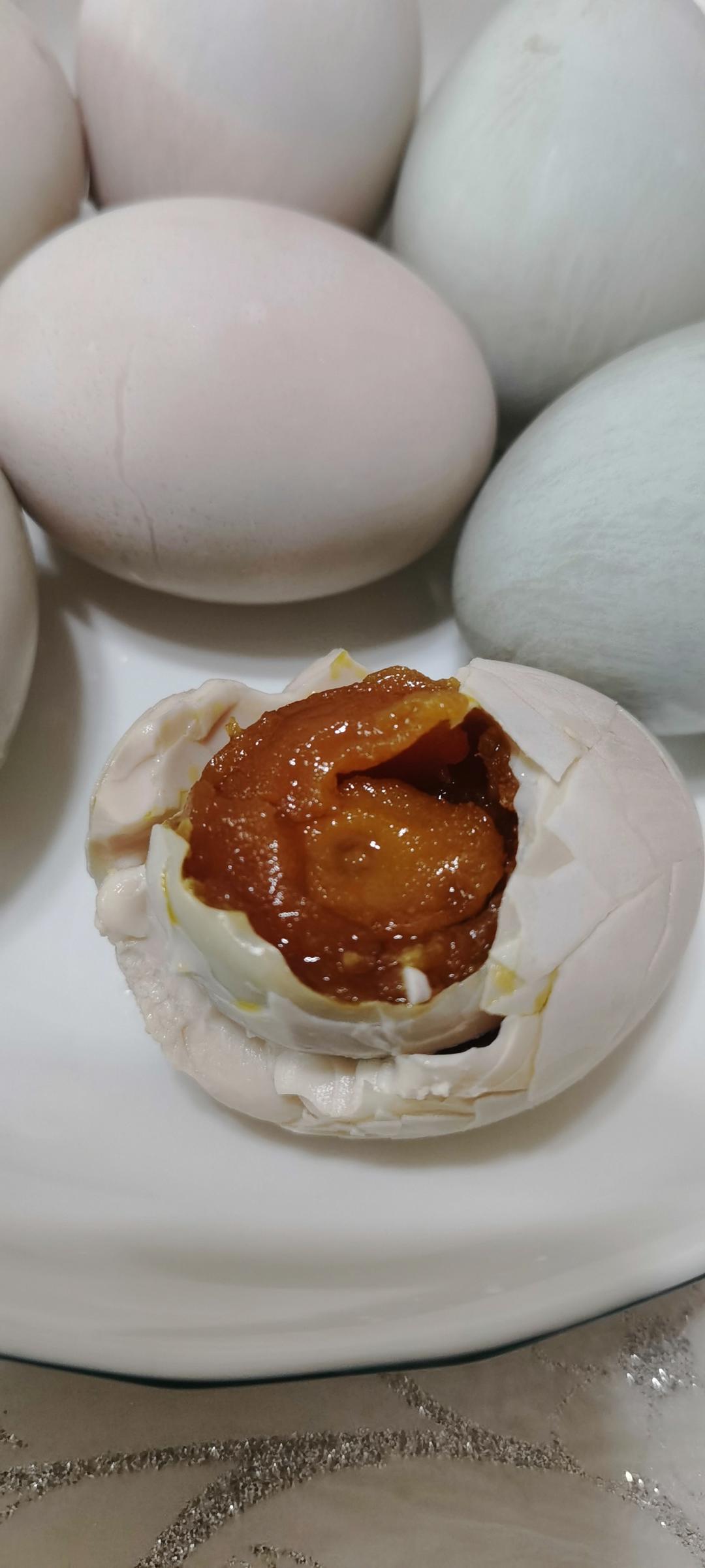 美味的咸鸭蛋～的做法