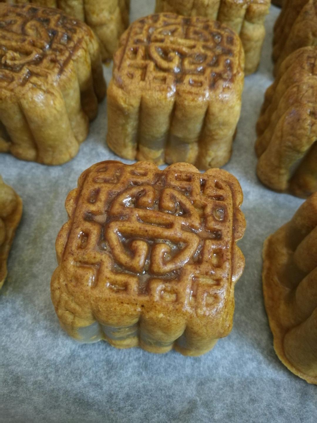 广式月饼—蛋黄莲蓉月饼