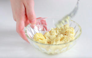 爆好吃的榴莲酥-自制酥皮|层层开酥|奶香十足的做法 步骤1