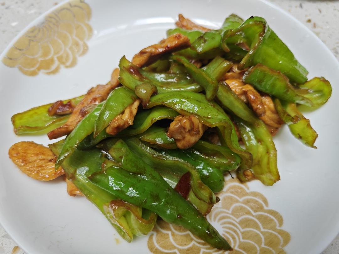 巨好吃的青椒炒鸡胸肉丝，超下饭