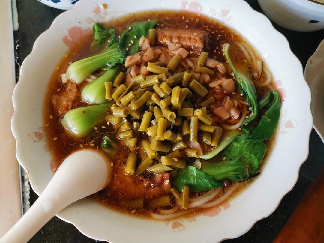 【麻辣排骨米粉】