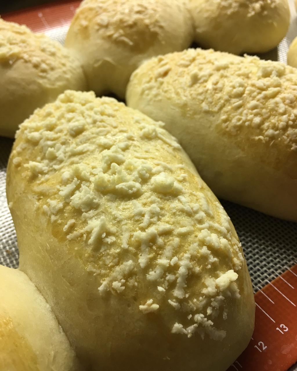香酥卡仕达奶油面包