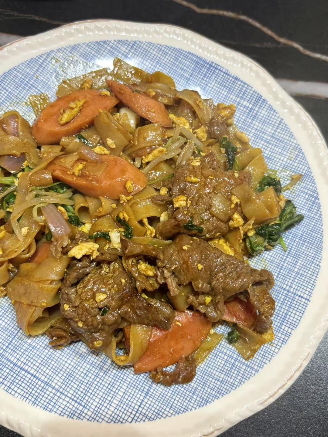 路边摊的炒河粉