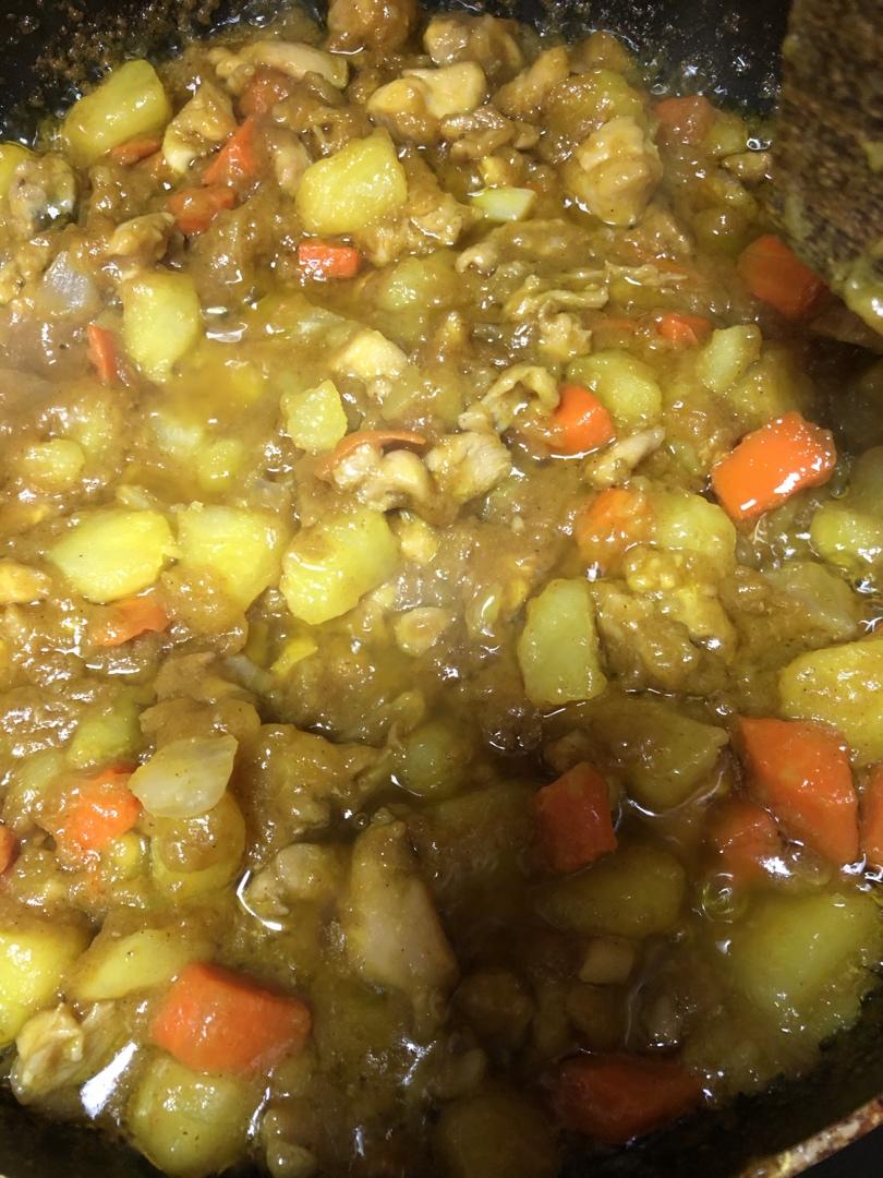 土豆咖喱鸡肉饭