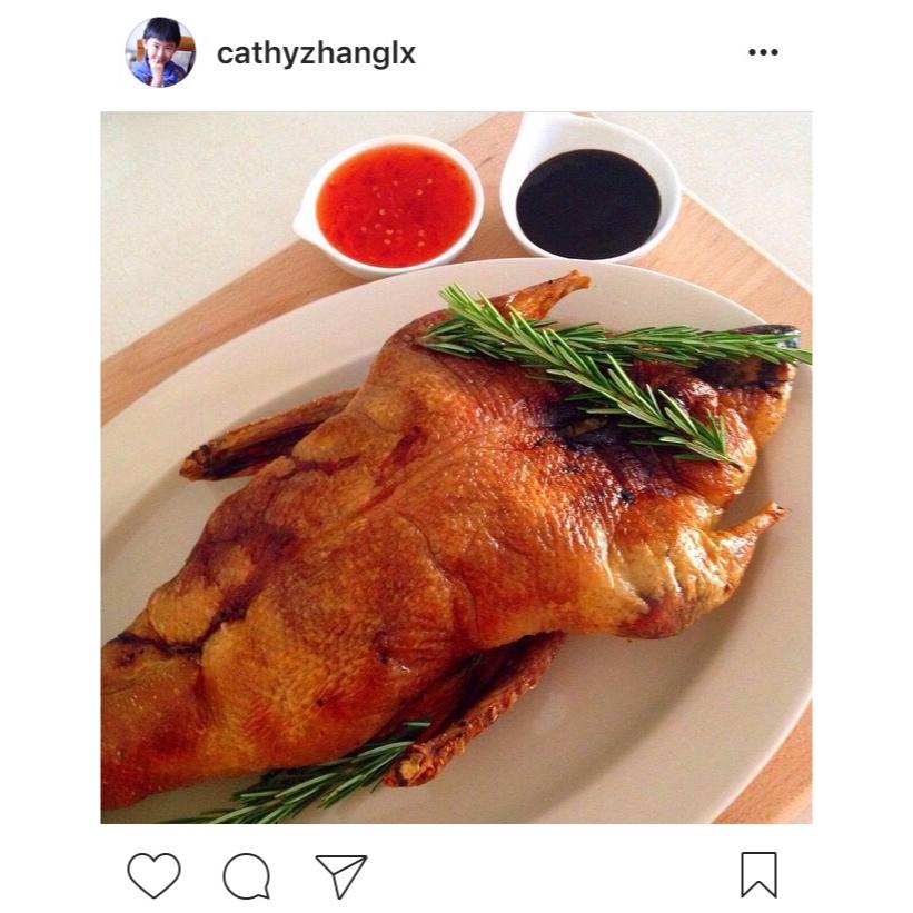 喜庆家宴香酥烤鸭配荷叶饼Crispy Roast Duck with Chinese Pancake