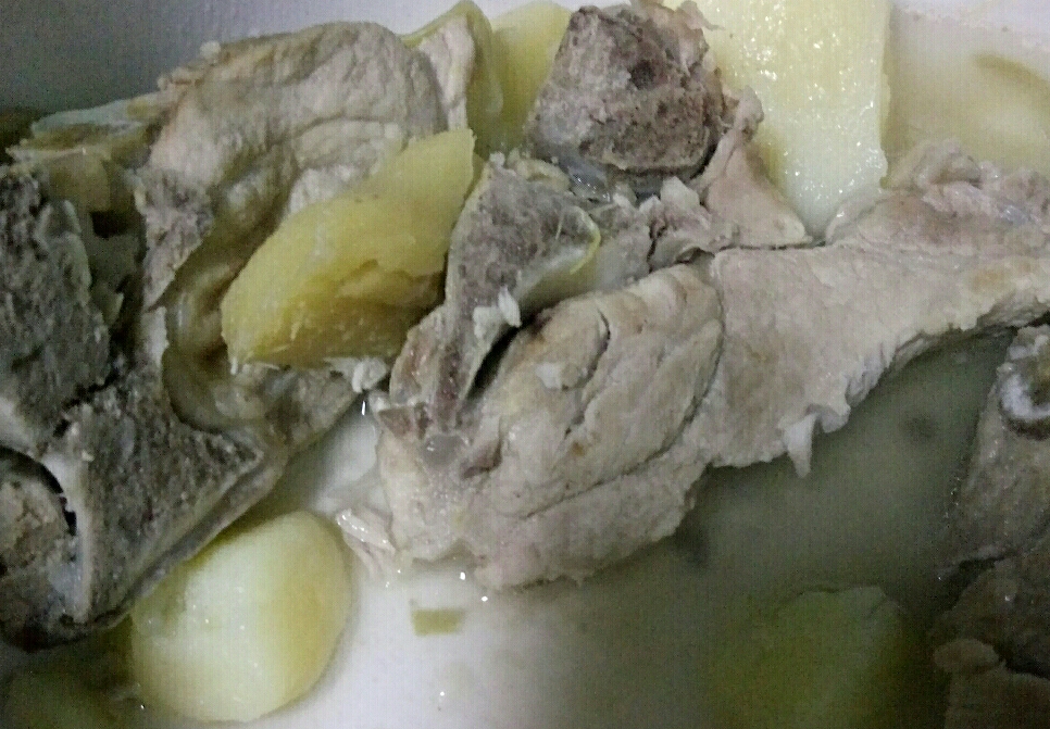 清淡的土豆排骨汤的做法