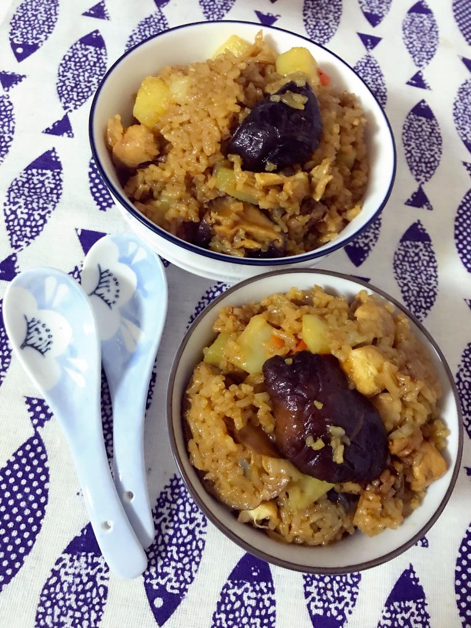 【香菇鸡肉焖饭】