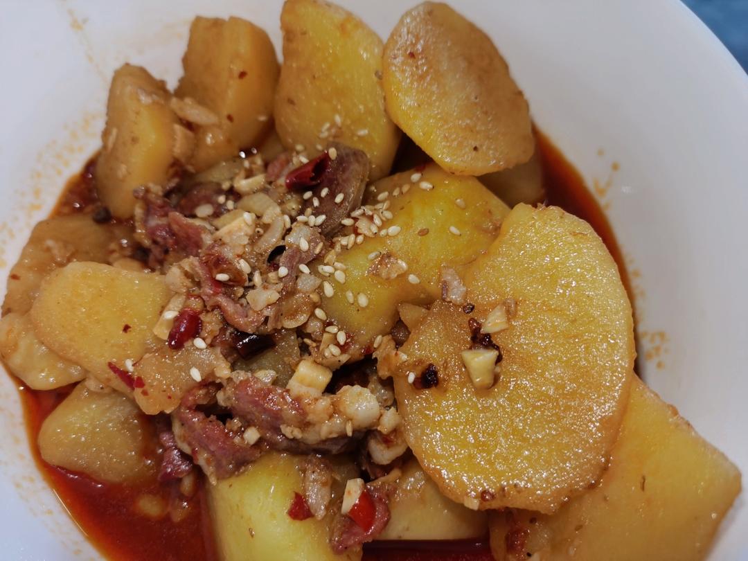 土豆焖腊肠