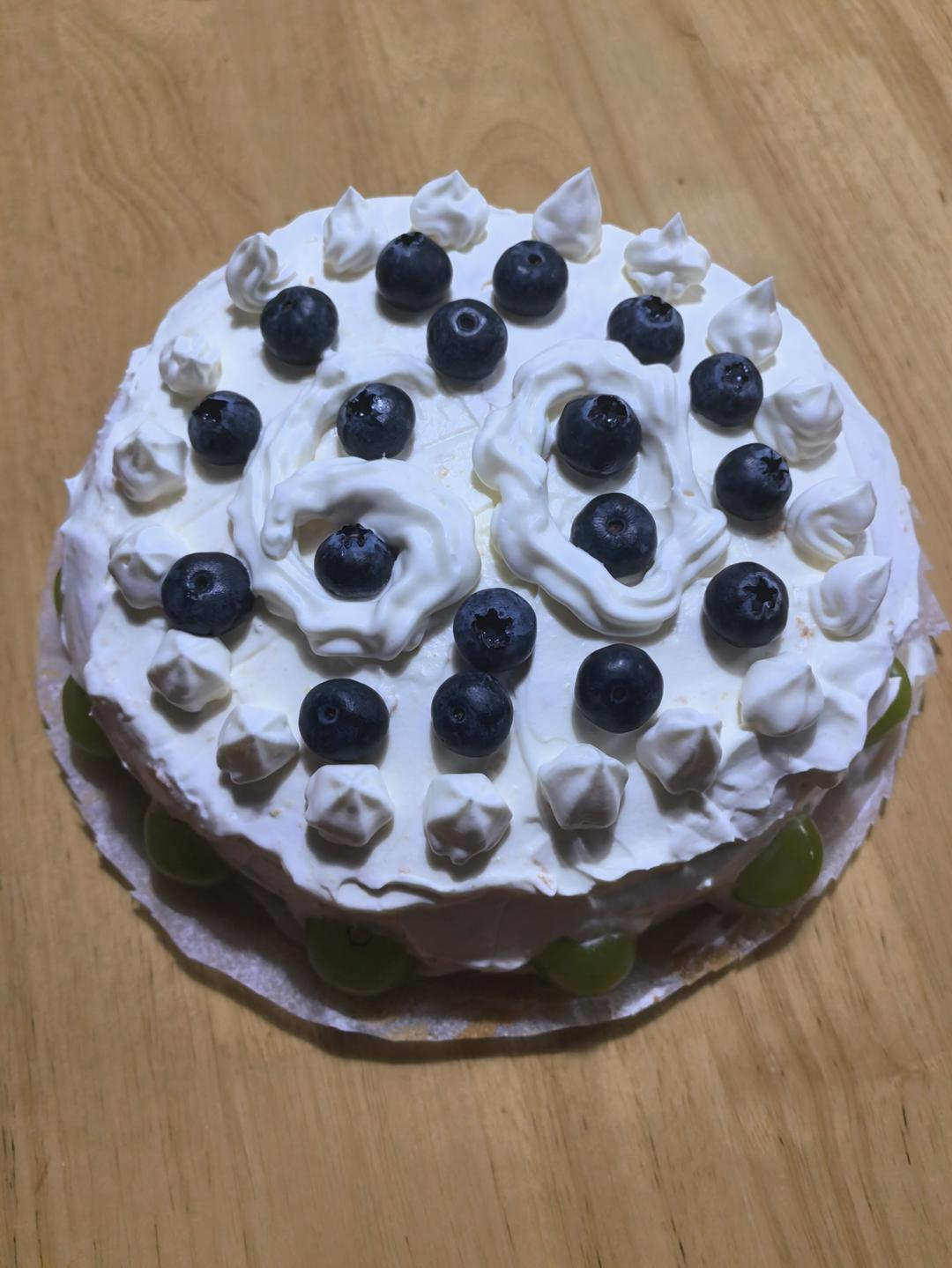 新手必成8寸生日蛋糕（详细多图干货经验分享，解决戚风蛋糕塌陷，奶油饰面涂不好，烤箱温度不好掌握等各种问题）