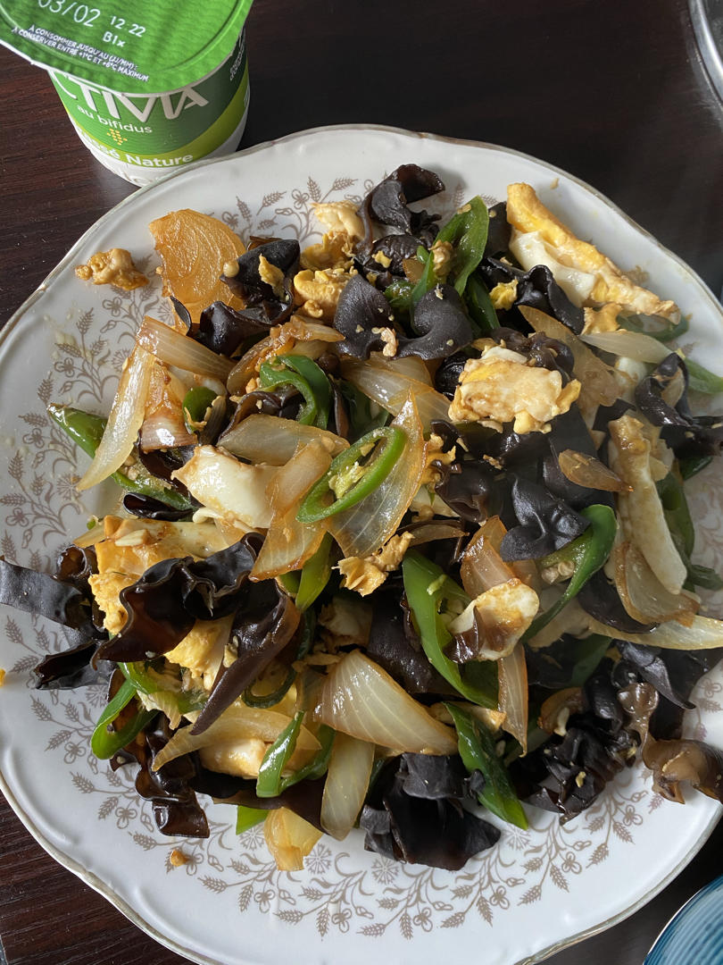 洋葱木耳炒鸡蛋