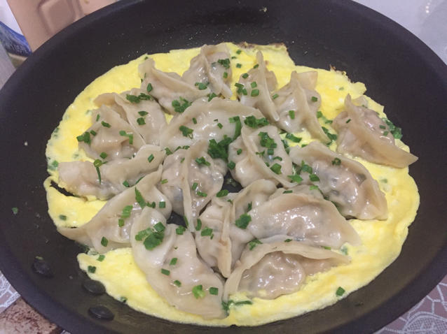 鸡蛋生煎饺子