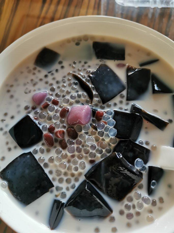 《Tinrry+》Q弹芋圆仙草冻