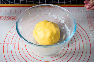 奶黄流心月饼的做法 步骤16