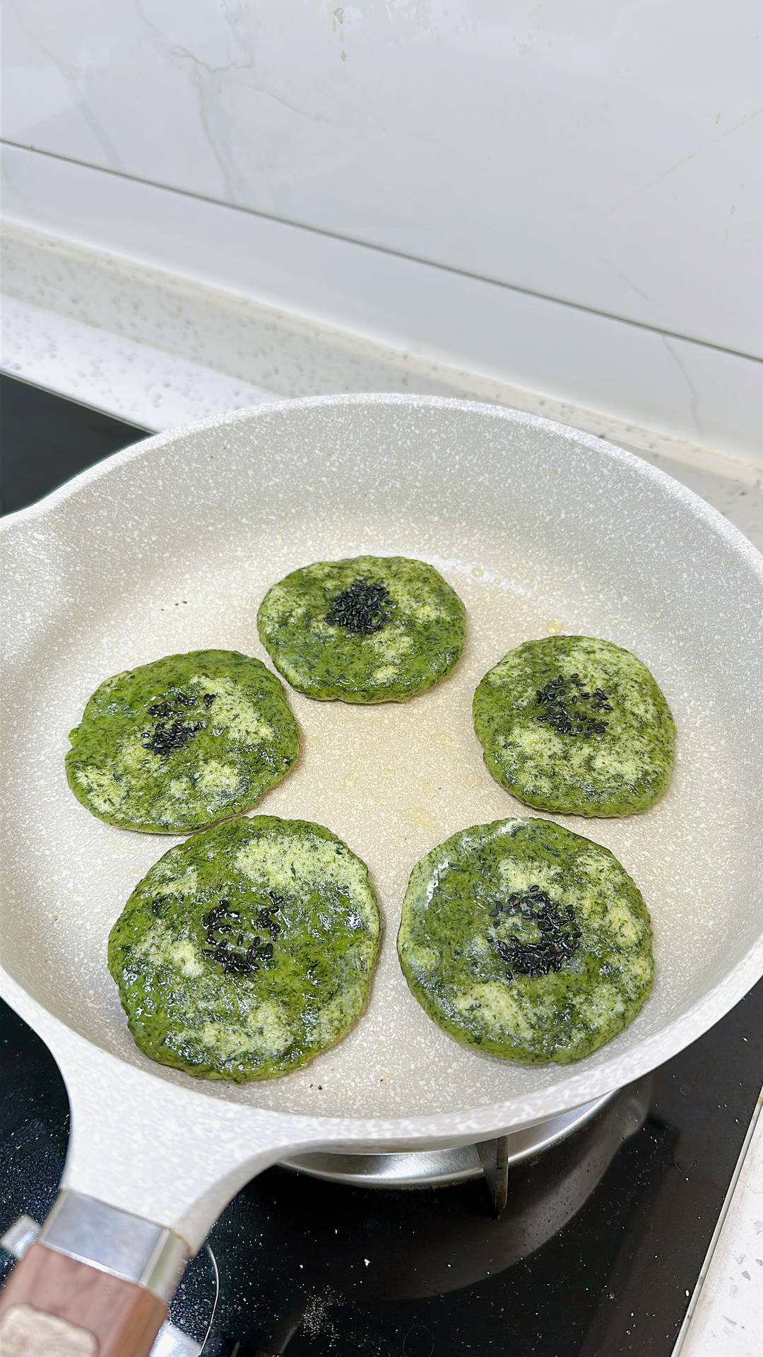 煎着吃粘白糖的青团（青饼/青麻糍/艾草饼/蒿子粑粑）的做法