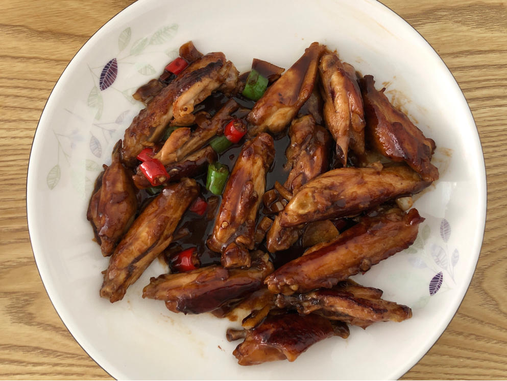 蒜香浓郁！鲜嫩多汁！好吃到舔手指的蒜香鸡翅！
