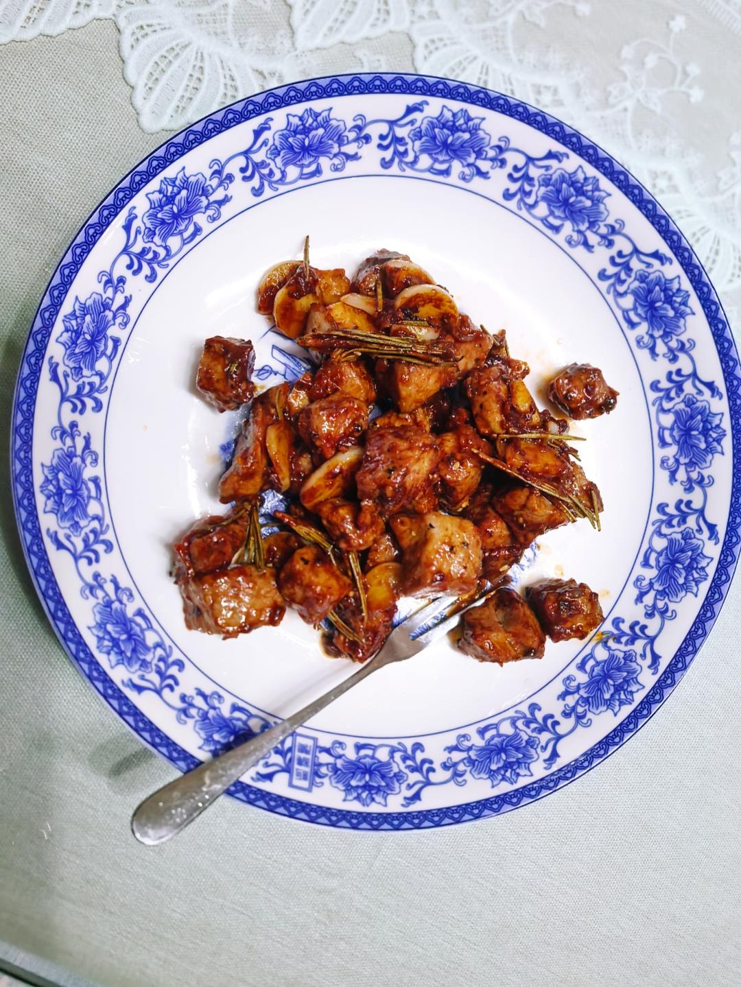 好吃到舔盘的蒜香黑椒牛肉粒