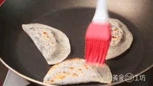 饺子皮梅干菜麦饼-这方法最靠谱的做法 步骤8