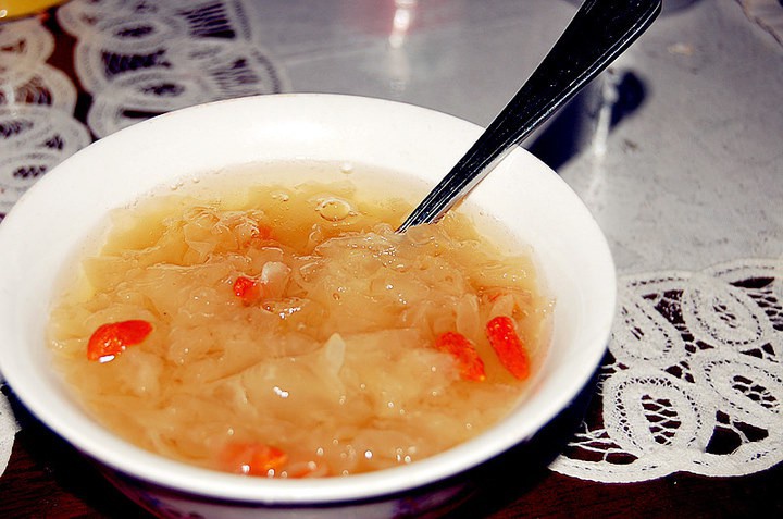 座敷童子做的枸杞银耳羹