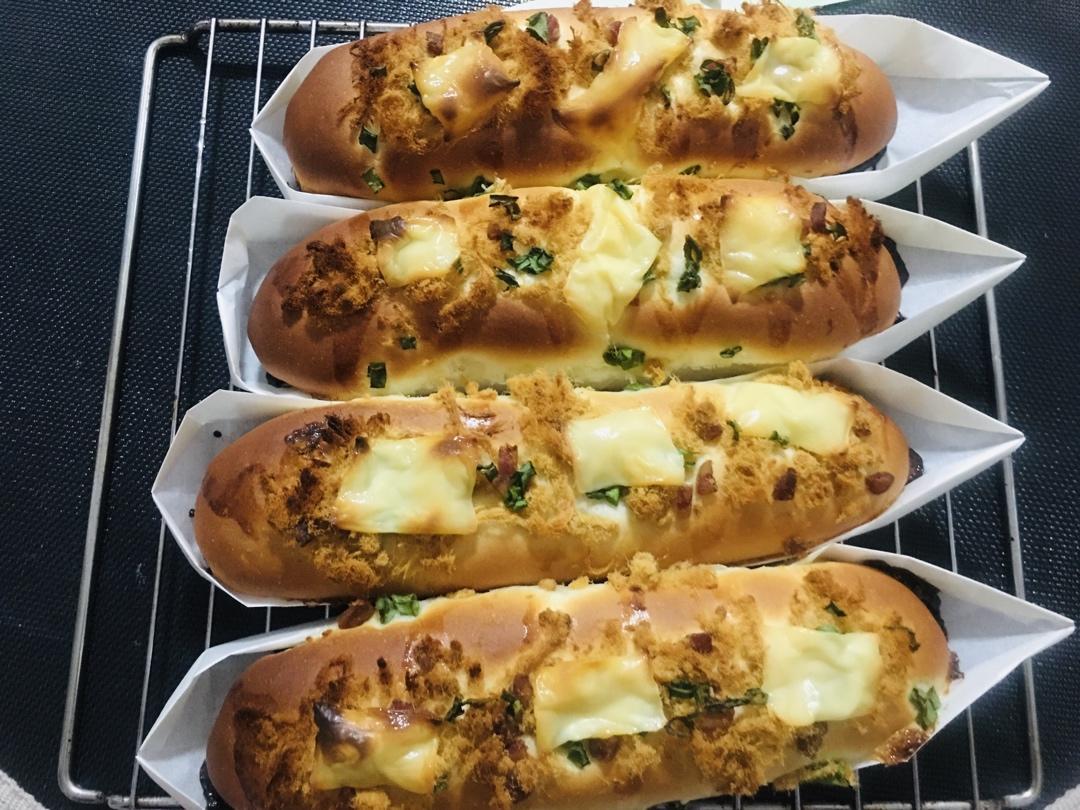 火腿肉松芝士面包