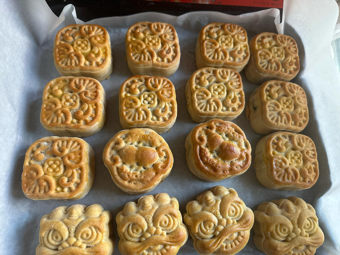 广式月饼—蛋黄莲蓉月饼