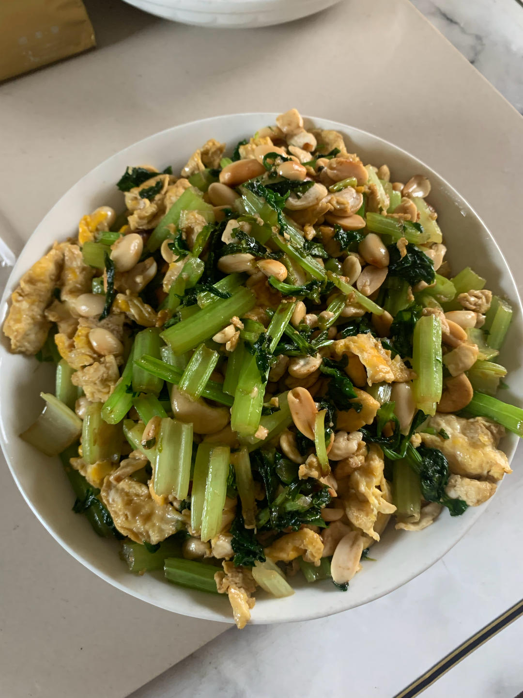 芹菜炒鸡蛋