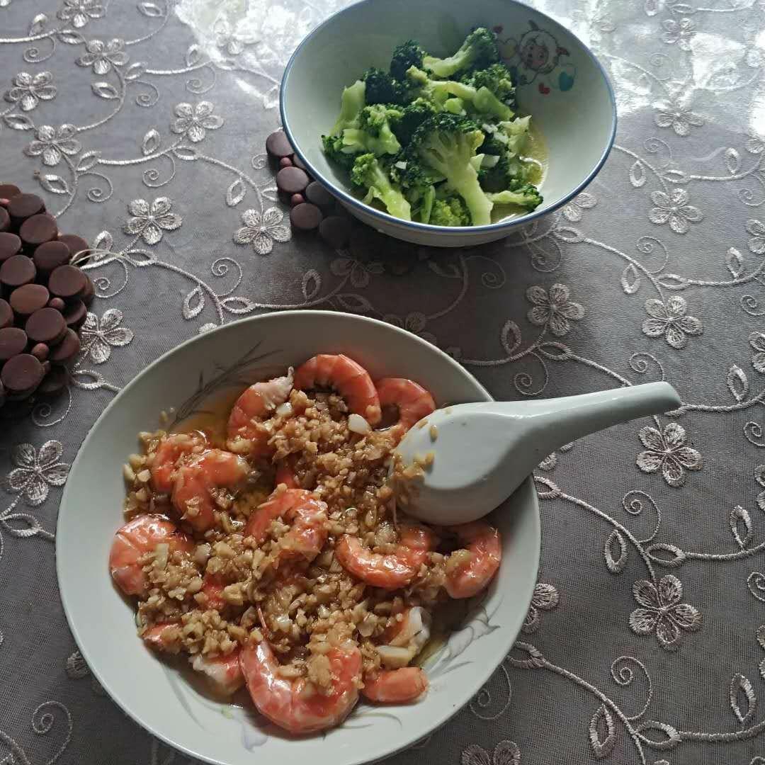 虾最美味的吃法必须是这个——蒜蓉蒸虾（多动图，孔瑶的食谱）