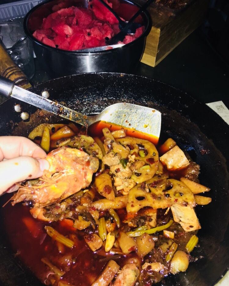 能瞬间引爆味蕾的【香辣干锅虾】