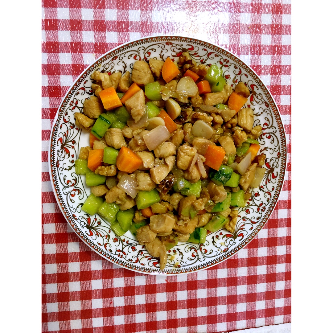 桃仁鸡丁—— 一道不错的健脑菜