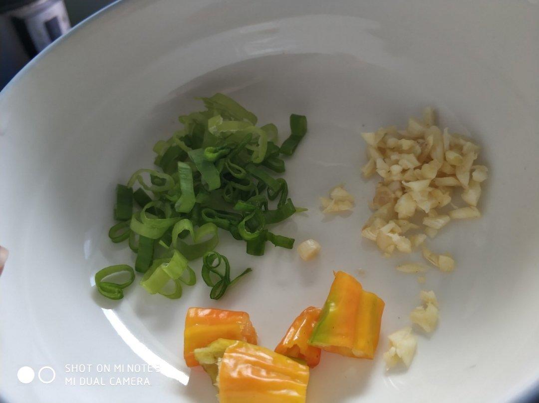 包菜粉丝炒鸡蛋