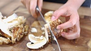 【视频】奶油蘑菇汤——安利皇后锅的做法 步骤1