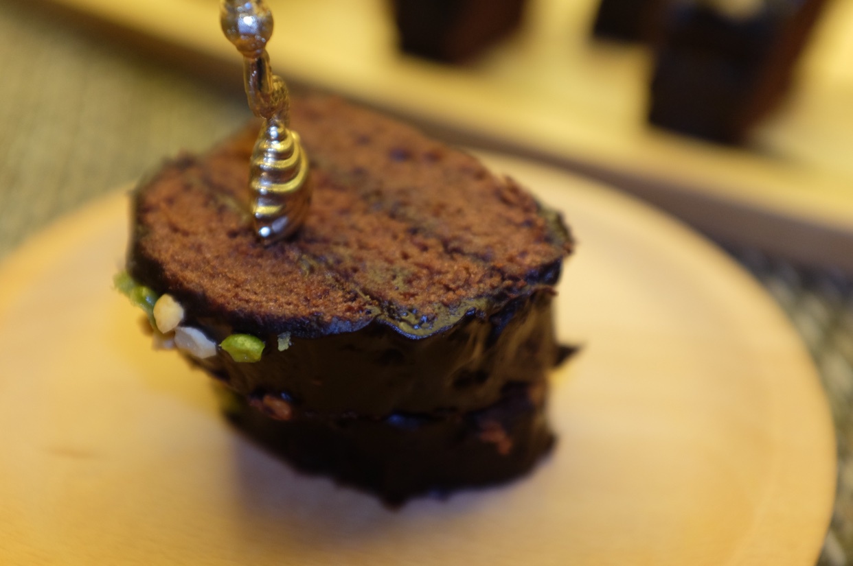 雷欧尼·达科塔 坚果糖霜 巧克力蛋糕