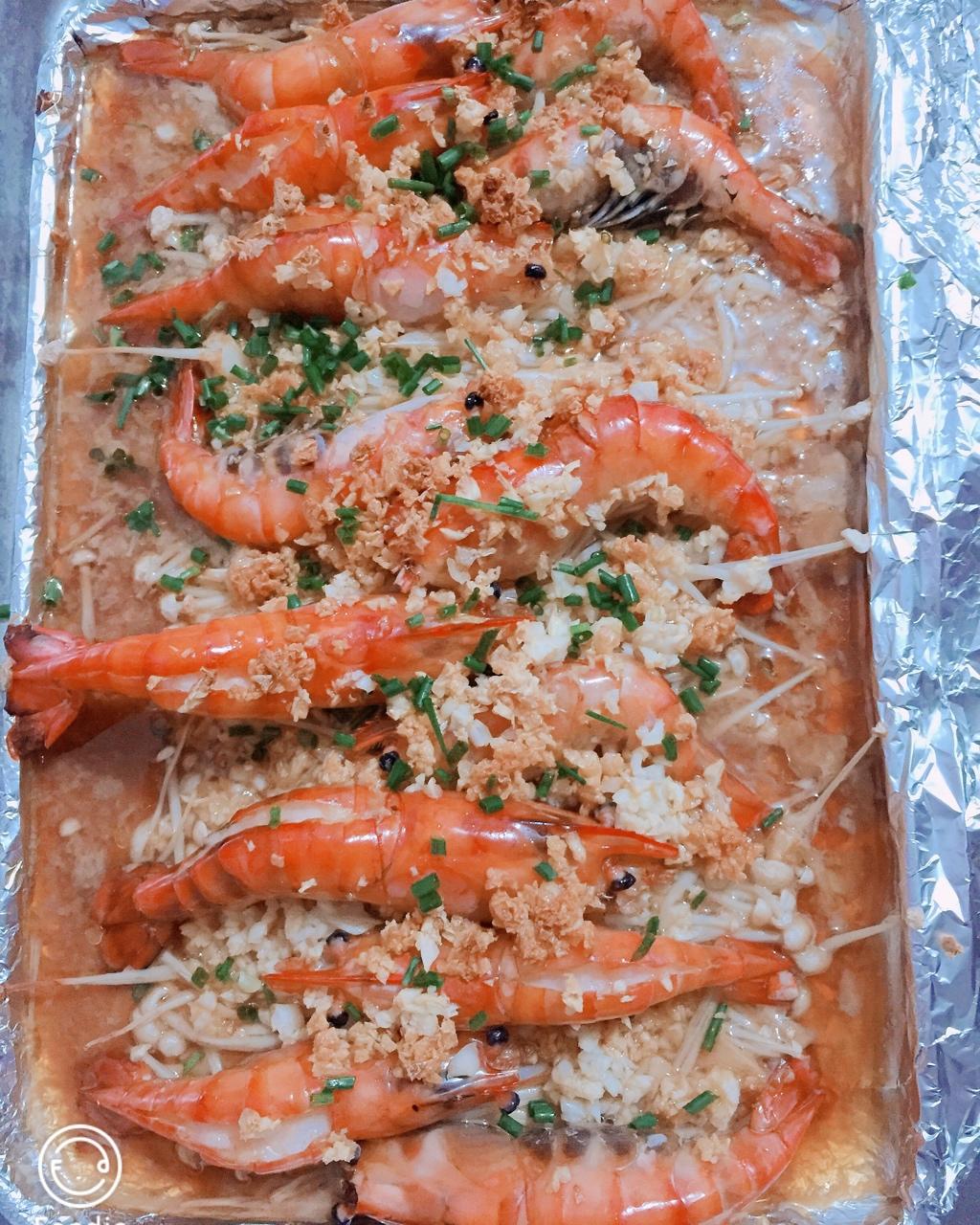 蒜蓉金针菇烤花蛤虾