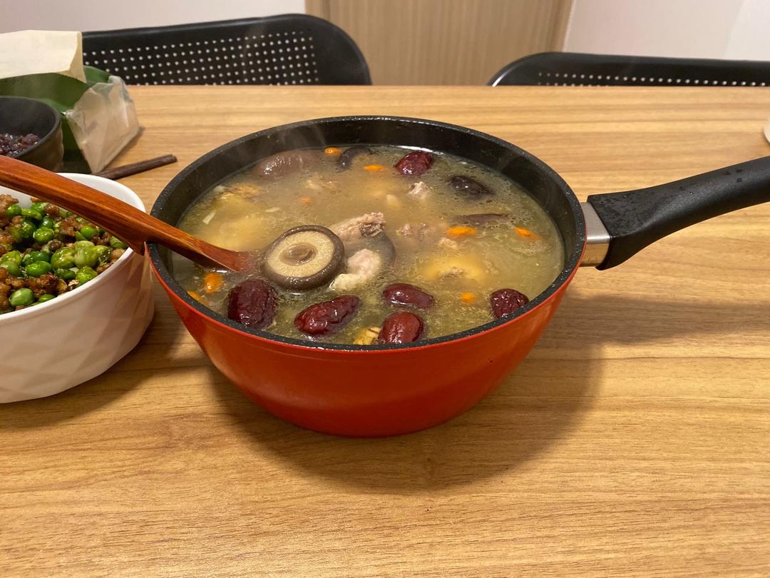 香菇炖鸡汤